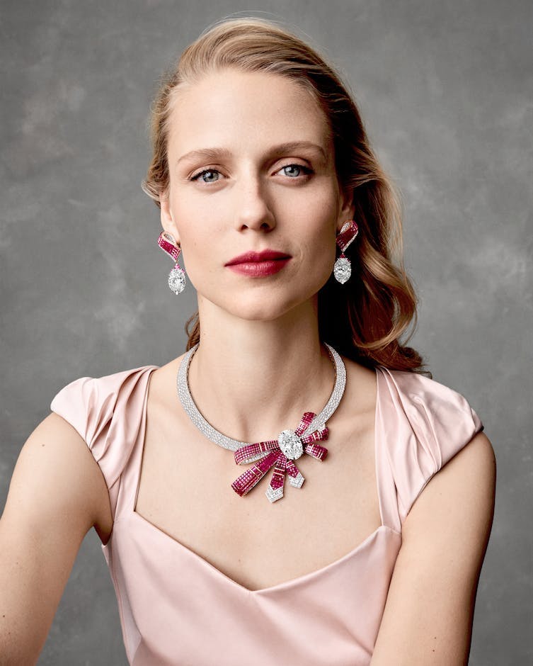 accessories necklace jewelry formal wear evening dress dress face person pendant lipstick