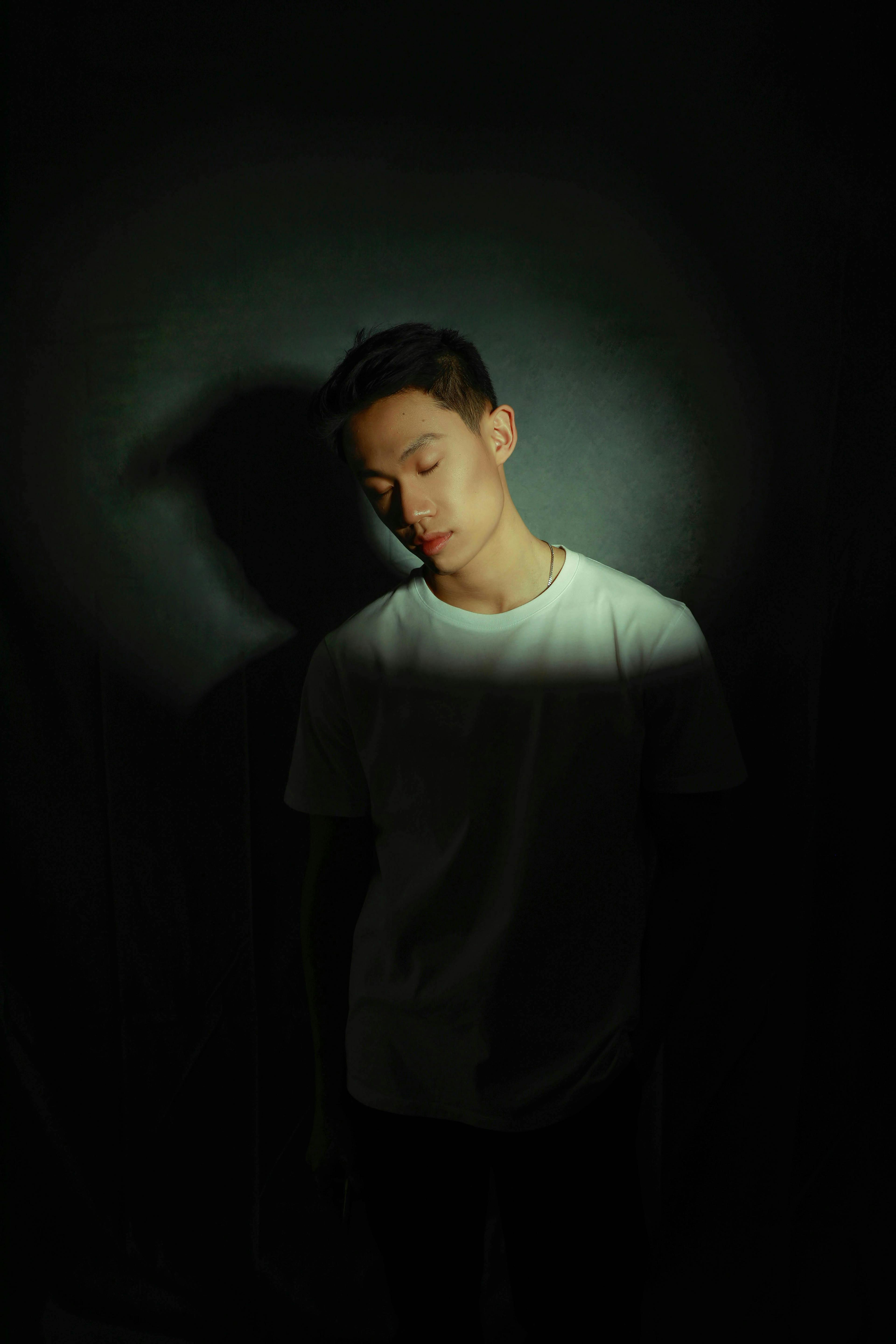 Singer-Songwriter Thomas Ng on Collaborating with Phum Viphurit for “Pills”