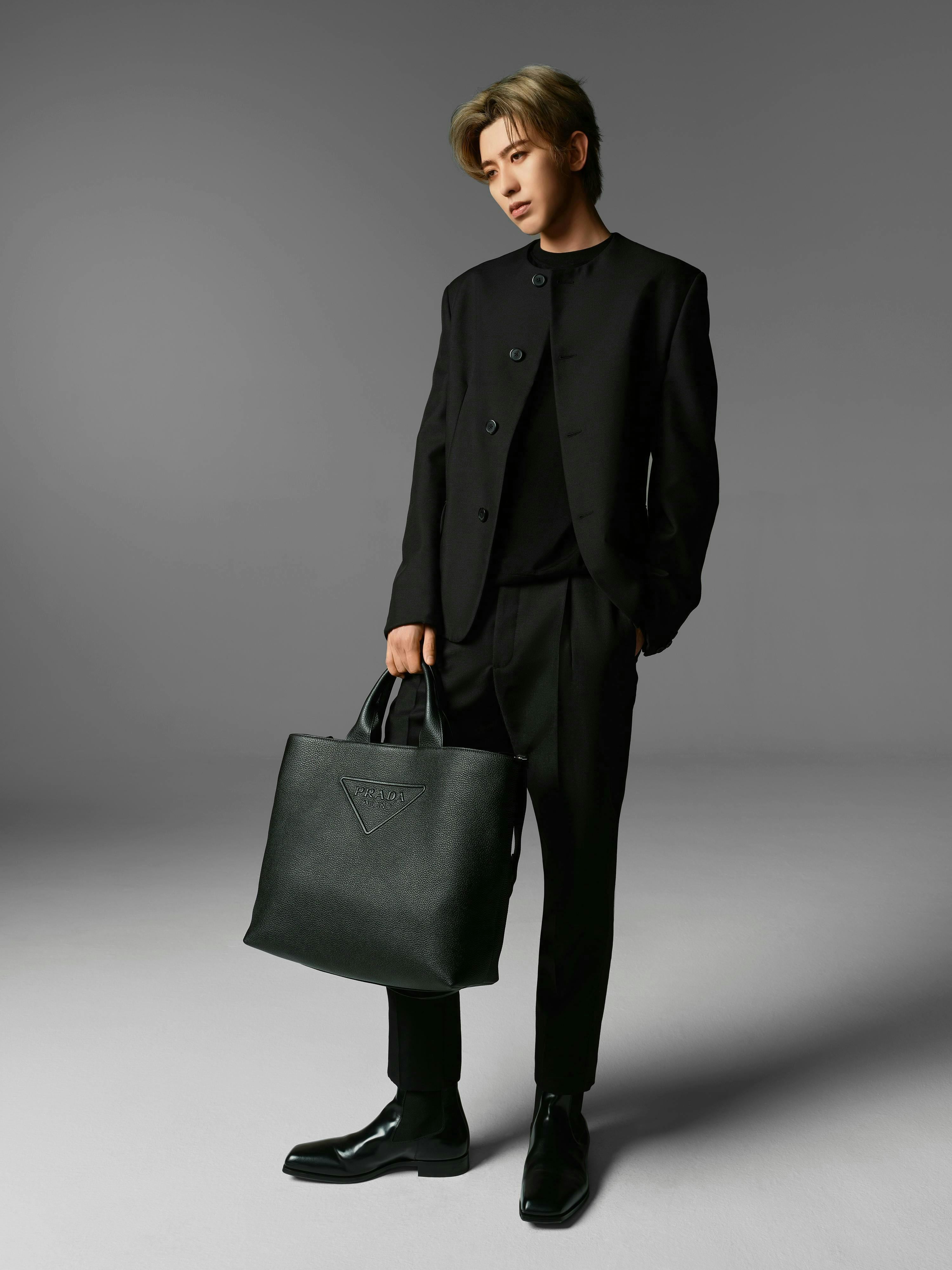 suit formal wear coat bag handbag blazer jacket person man adult