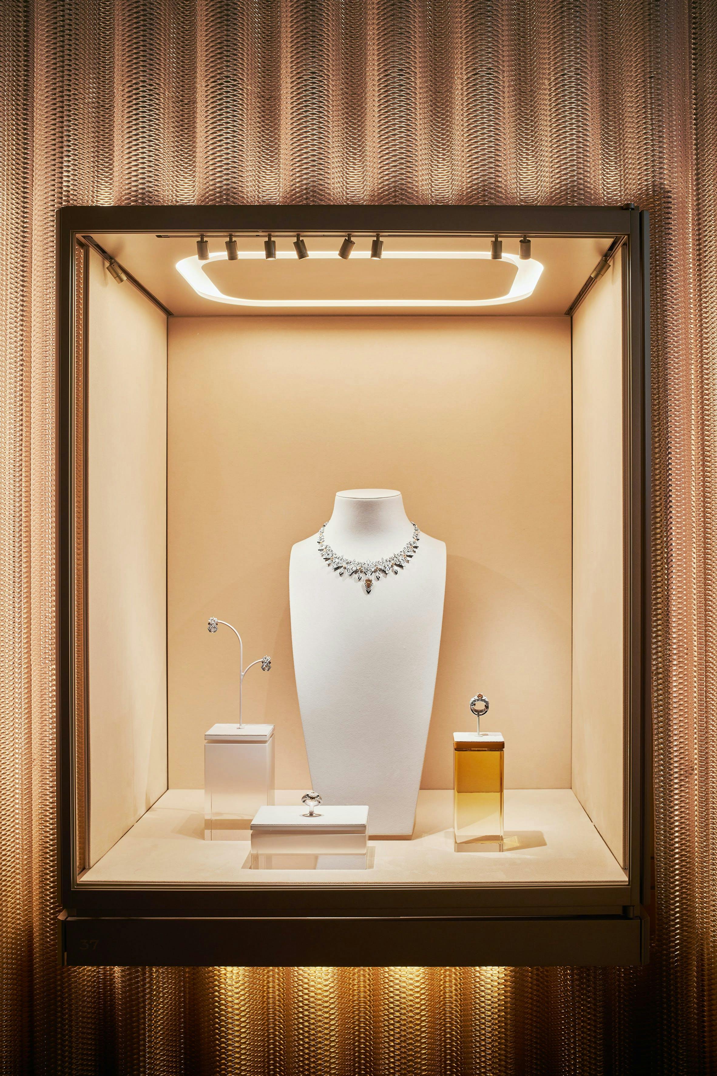 accessories jewelry necklace shop window display